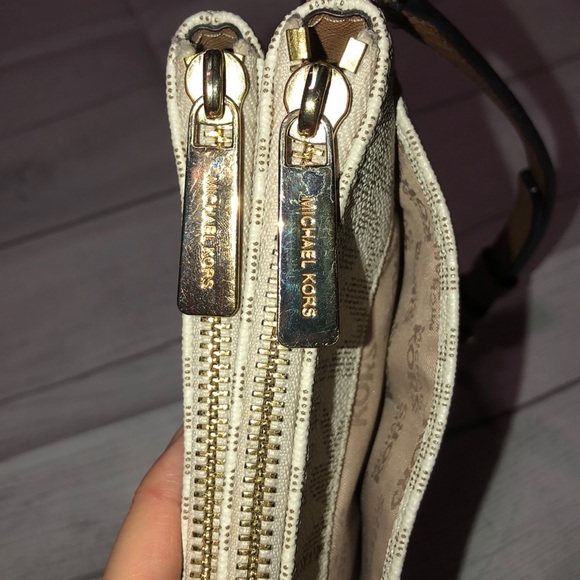 Michael Kors Fulton Vanilla Crossbody - Picture 4 of 7